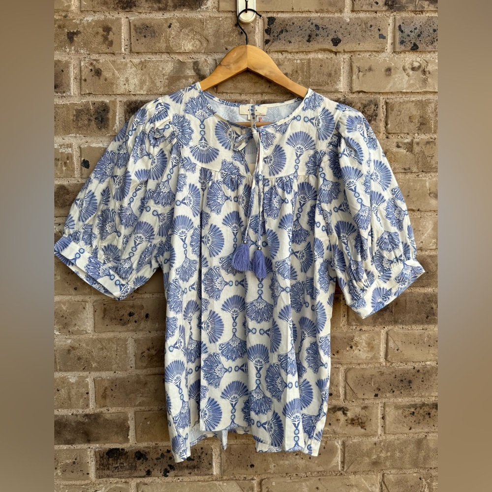 entro NWT The Charmer Blue Floral Blouse Peasant Tunic Size Large - Picture 3 of 13